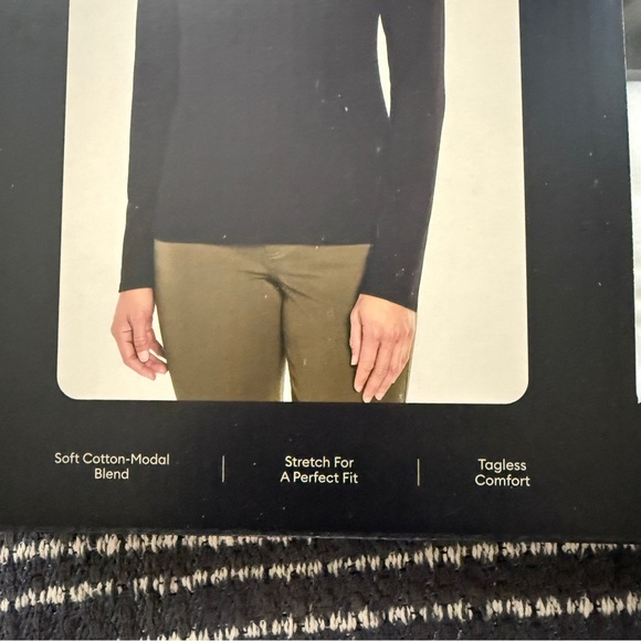 Banana Republic crewneck T-shirt - Picture 2 of 3